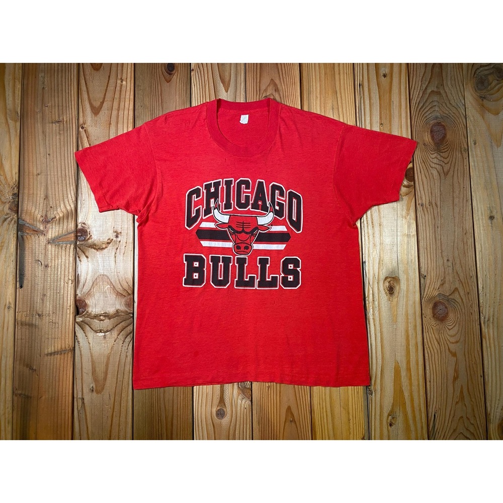 Vintage 1980s Chicago Bulls NBA Single Stitch Thin Distressed Graphic T-Shirt